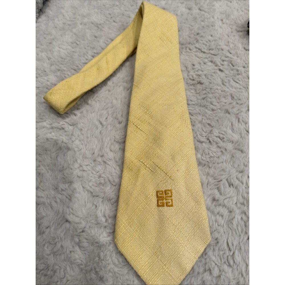Vtg Authentic GIVENCHY Signature Pointed Design On Yellow Polyester Necktie Tie